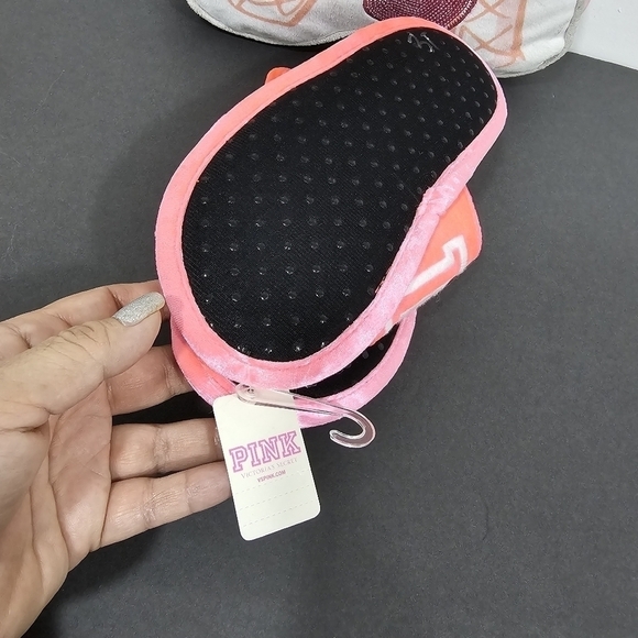 PINK VICTORIA'S SECRET SLIPPERS PINK SZ.SMALL US 5-6 NEW. - Picture 3 of 9